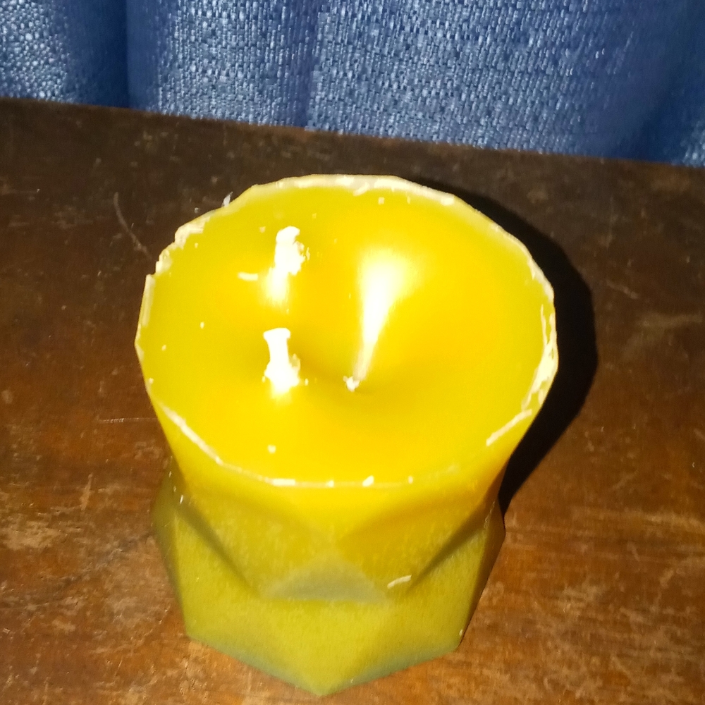 Handmade candle scented beeswax cinnamon cedarwood